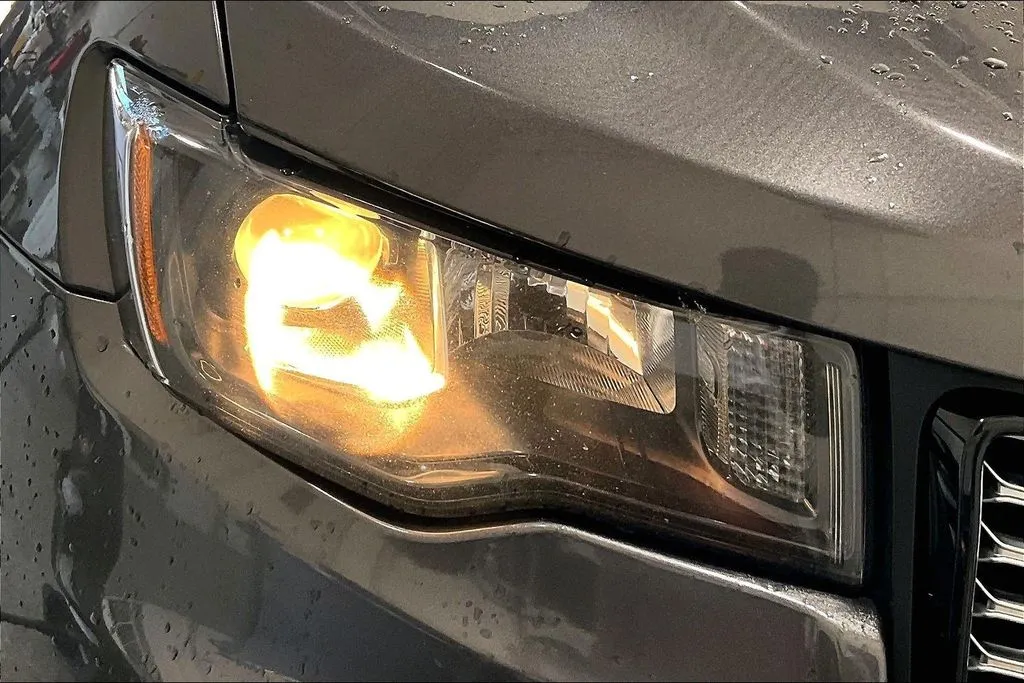 Jeep Grand Cherokee photo 31
