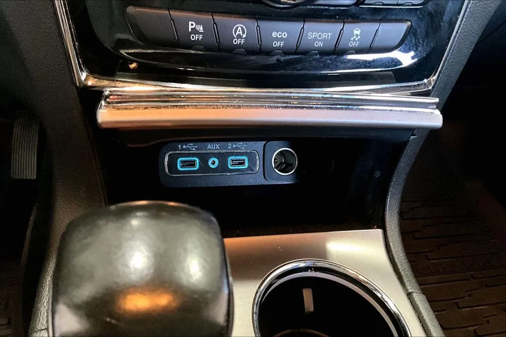 Jeep Grand Cherokee photo 16