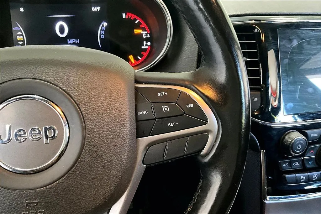 Jeep Grand Cherokee photo 12