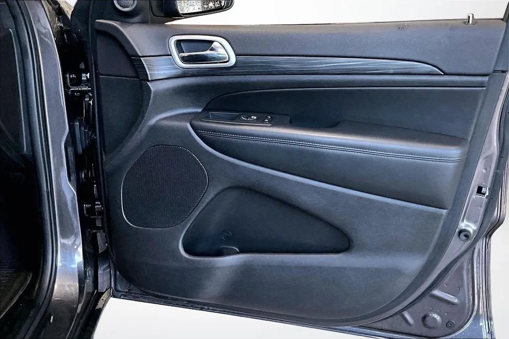 Jeep Grand Cherokee photo 27