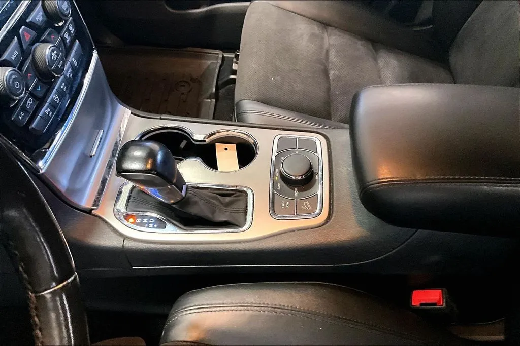 Jeep Grand Cherokee photo 18