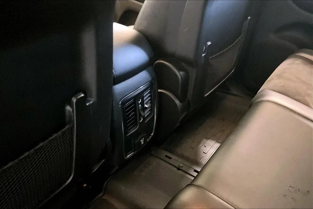 Jeep Grand Cherokee photo 10