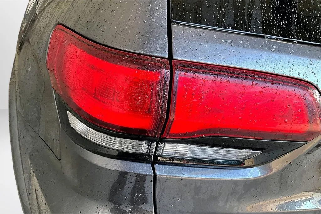 Jeep Grand Cherokee photo 23