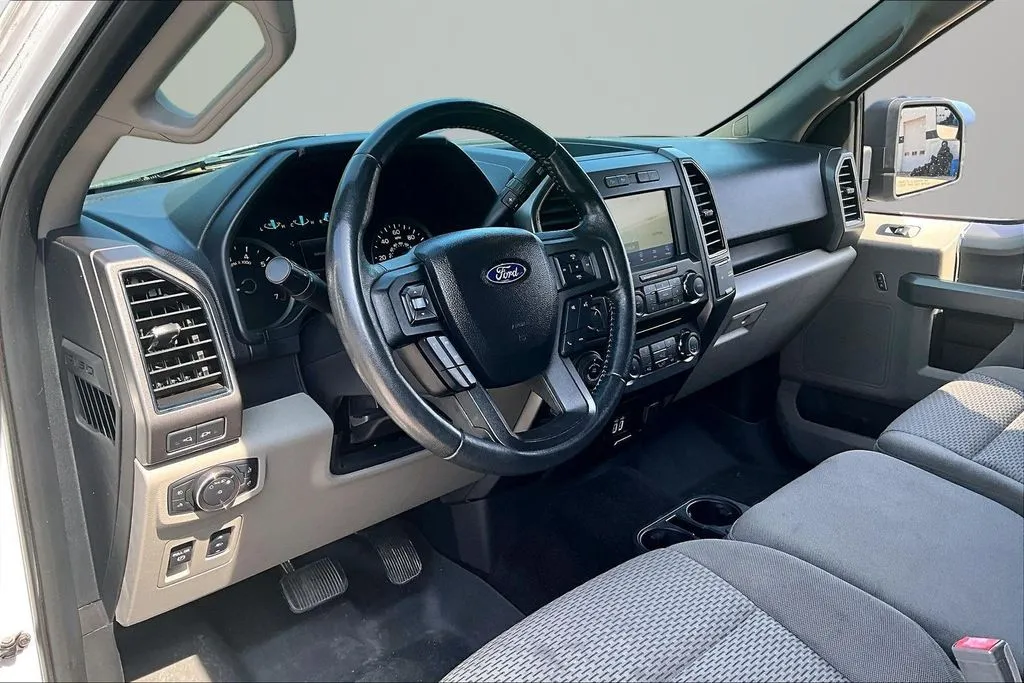 Ford F-150 photo 18