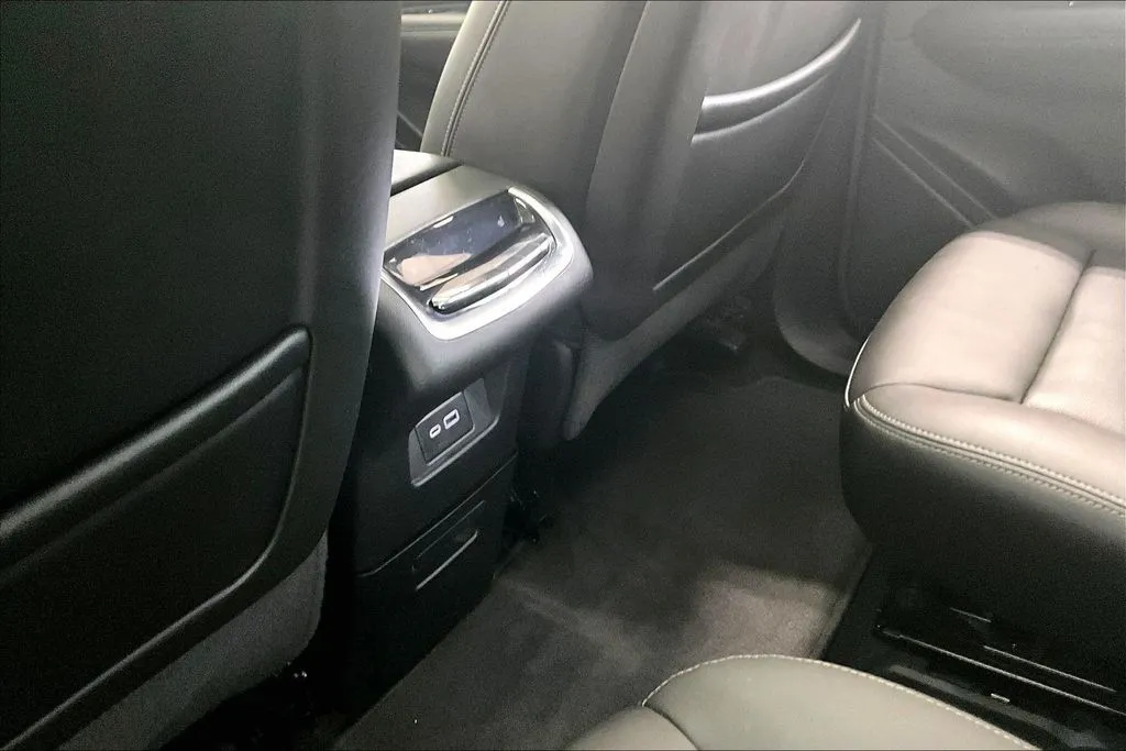 Cadillac XT6 photo 10