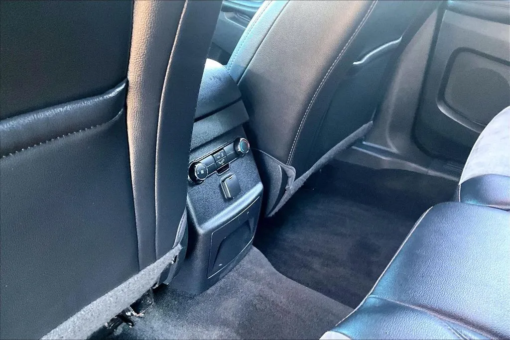 Ford Explorer photo 10