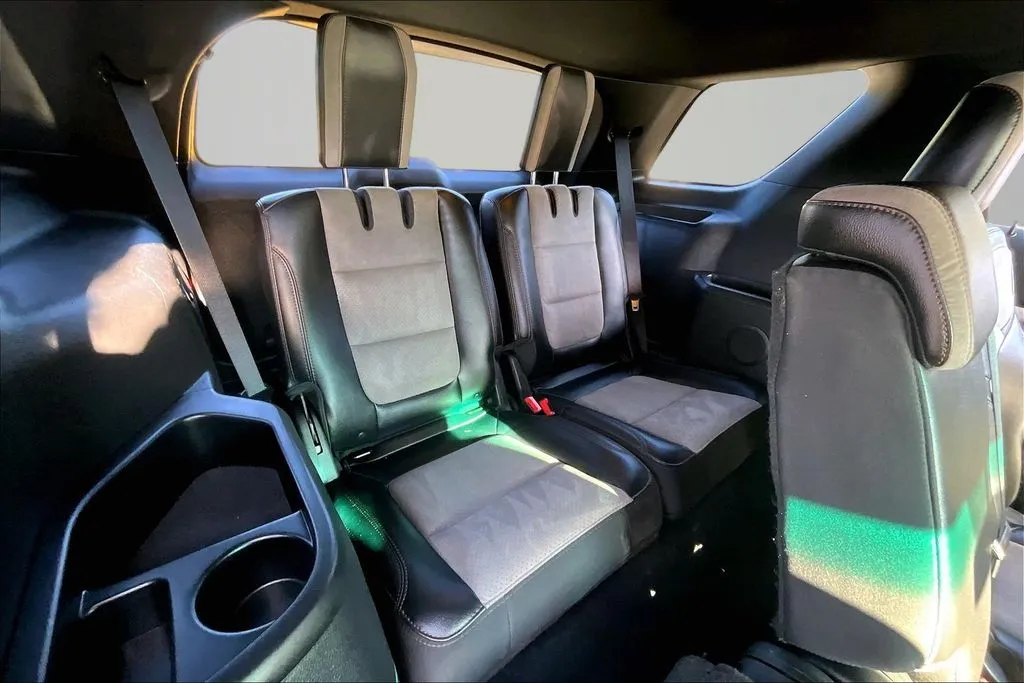 Ford Explorer photo 26