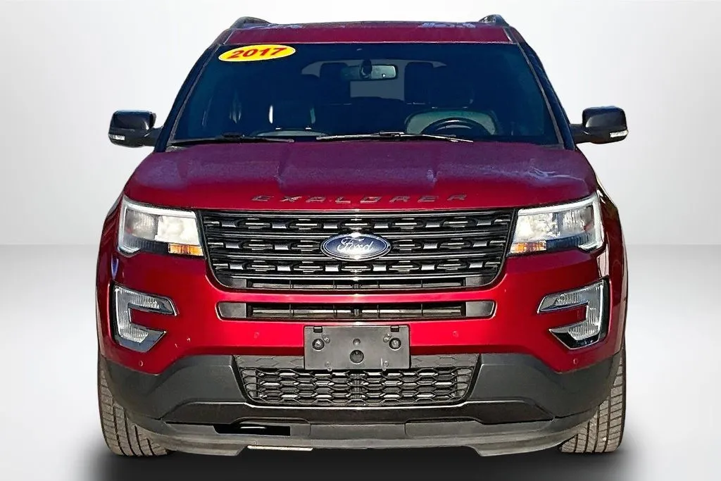 Ford Explorer photo 2