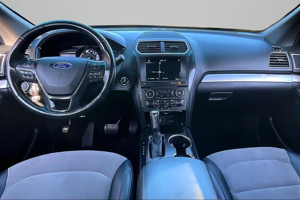 Ford Explorer photo 7