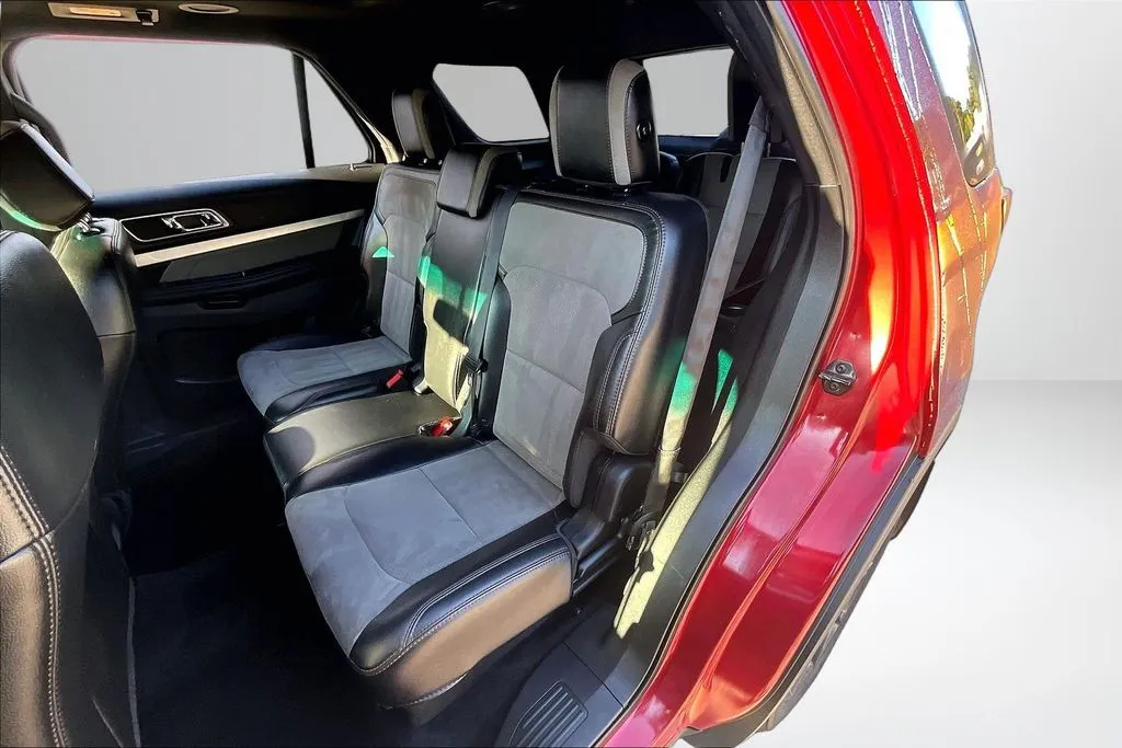 Ford Explorer photo 22