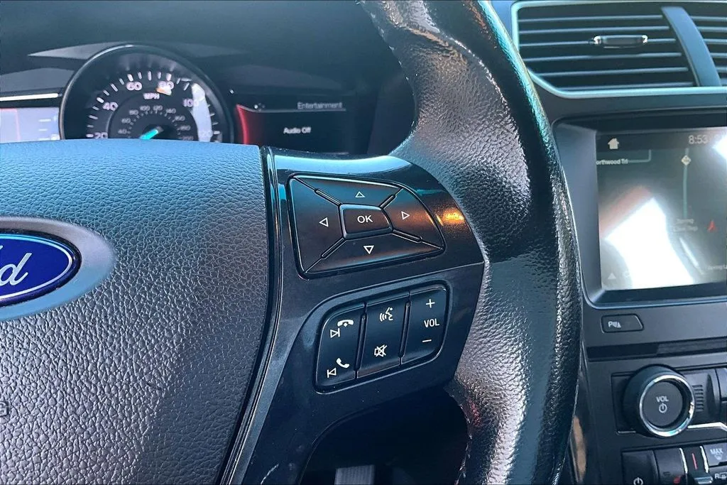 Ford Explorer photo 12