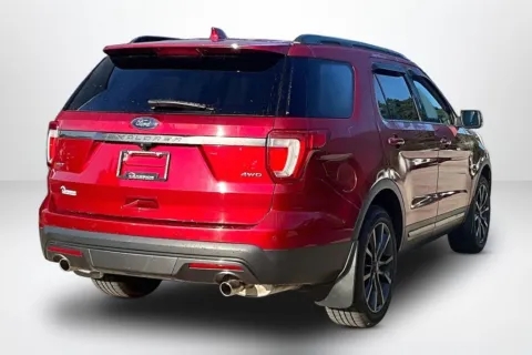 More photos of 2017 Ford Explorer XLT at Lakeside Automotive Group, MI