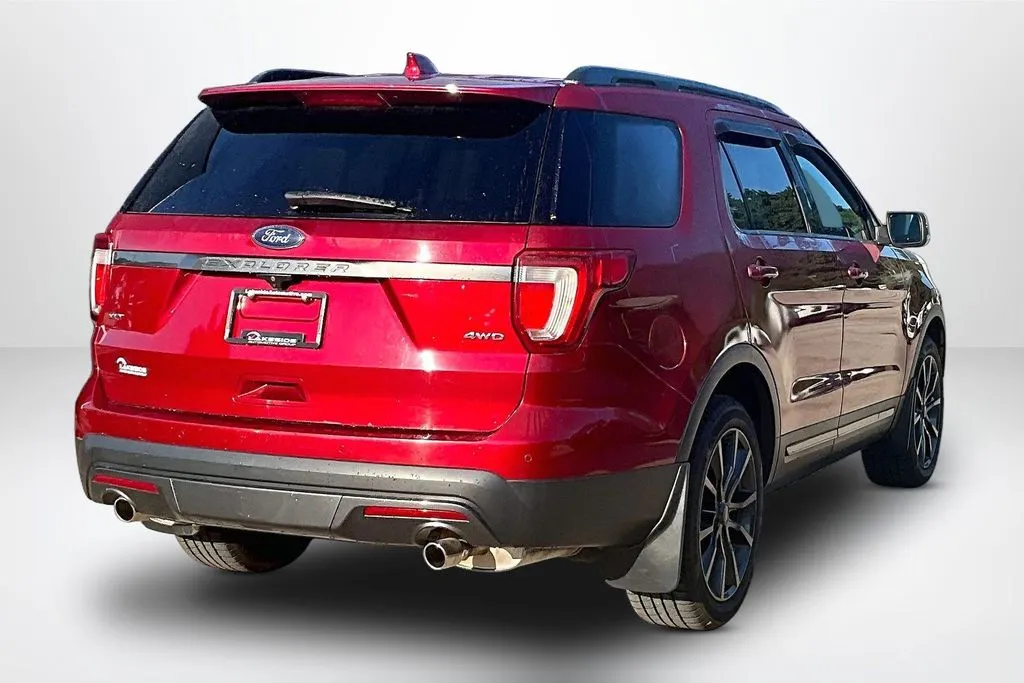 Ford Explorer photo 5