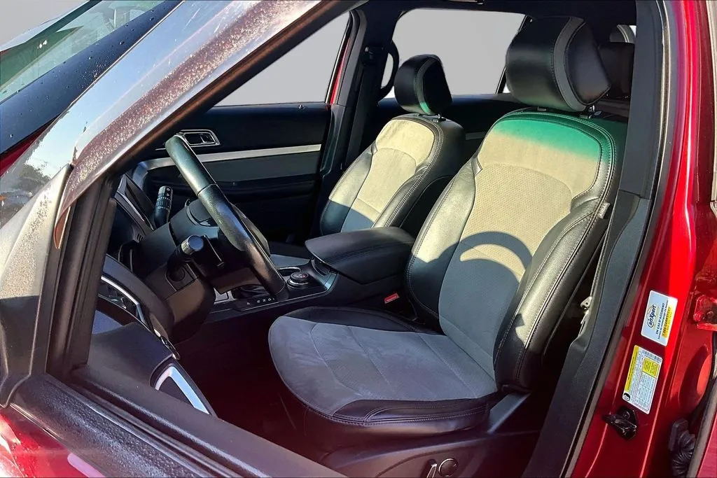 Ford Explorer photo 21