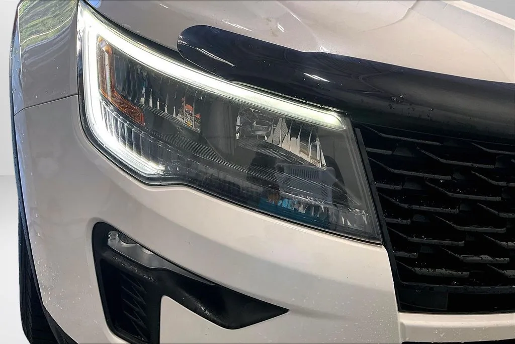 Ford Explorer photo 32