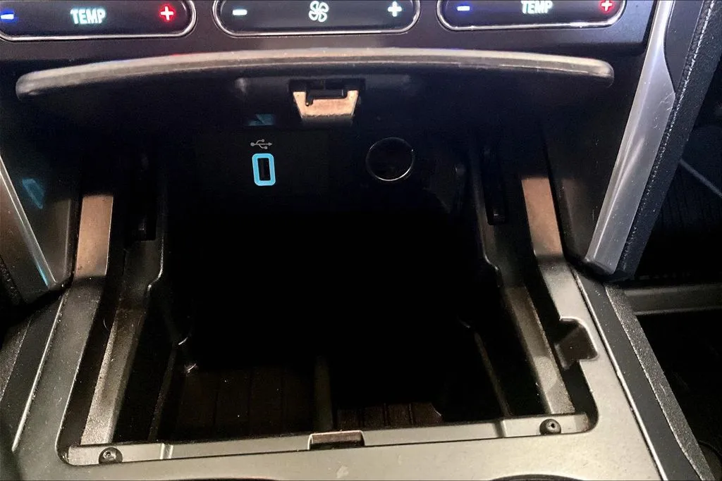 Ford Explorer photo 16