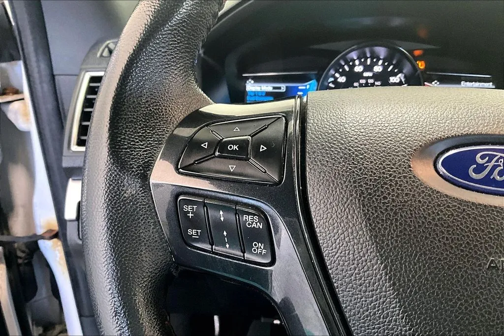 Ford Explorer photo 11