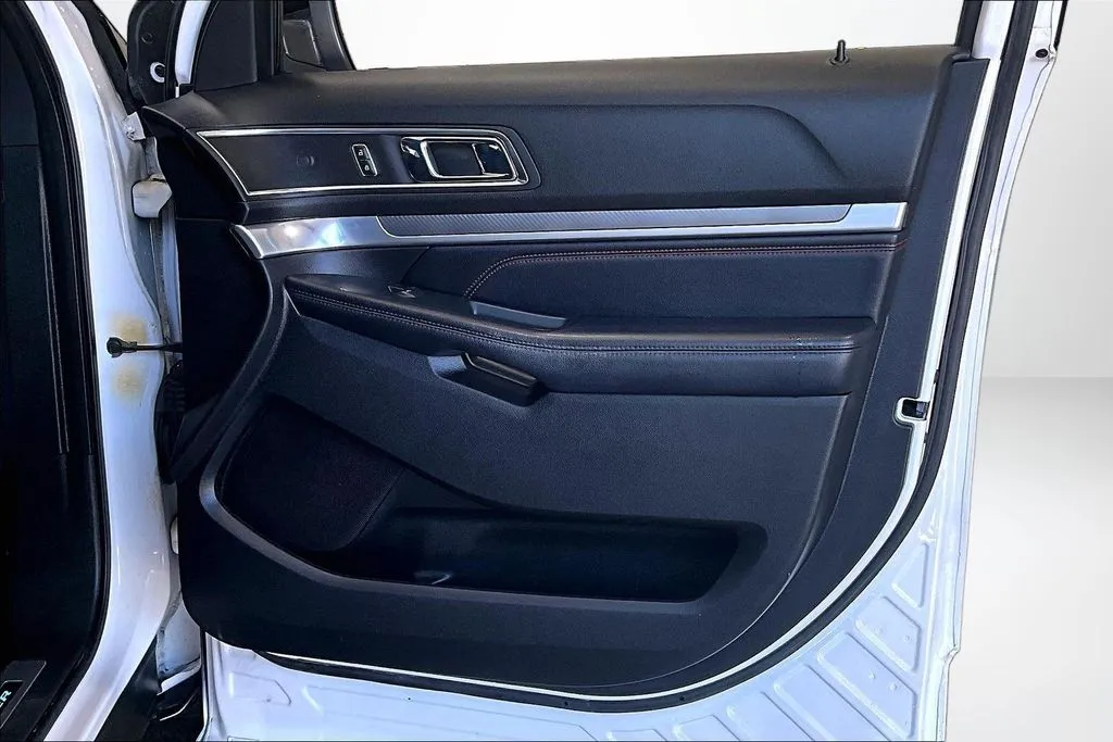 Ford Explorer photo 29