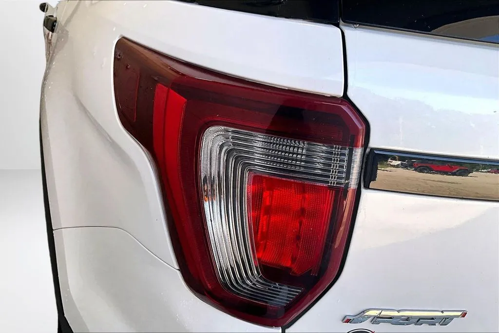 Ford Explorer photo 23