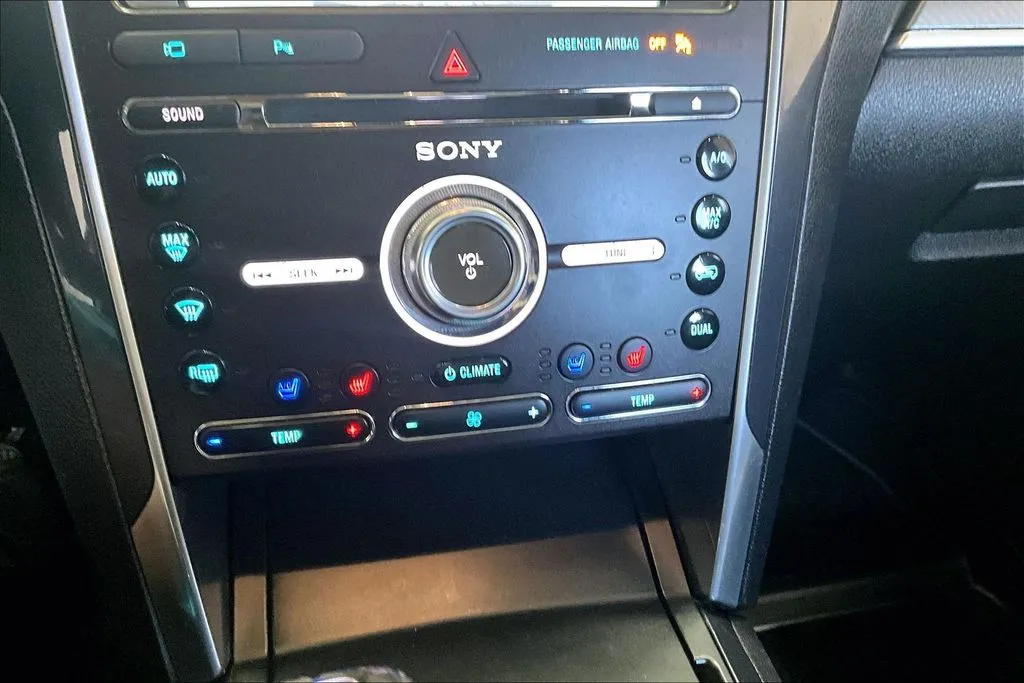 Ford Explorer photo 15