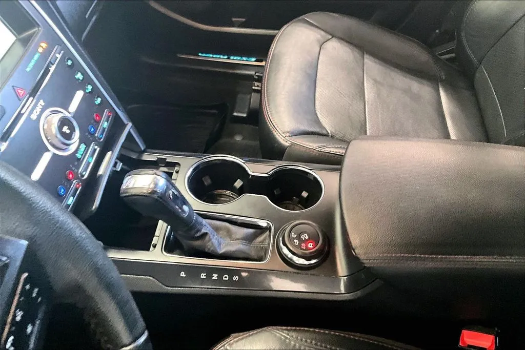 Ford Explorer photo 18