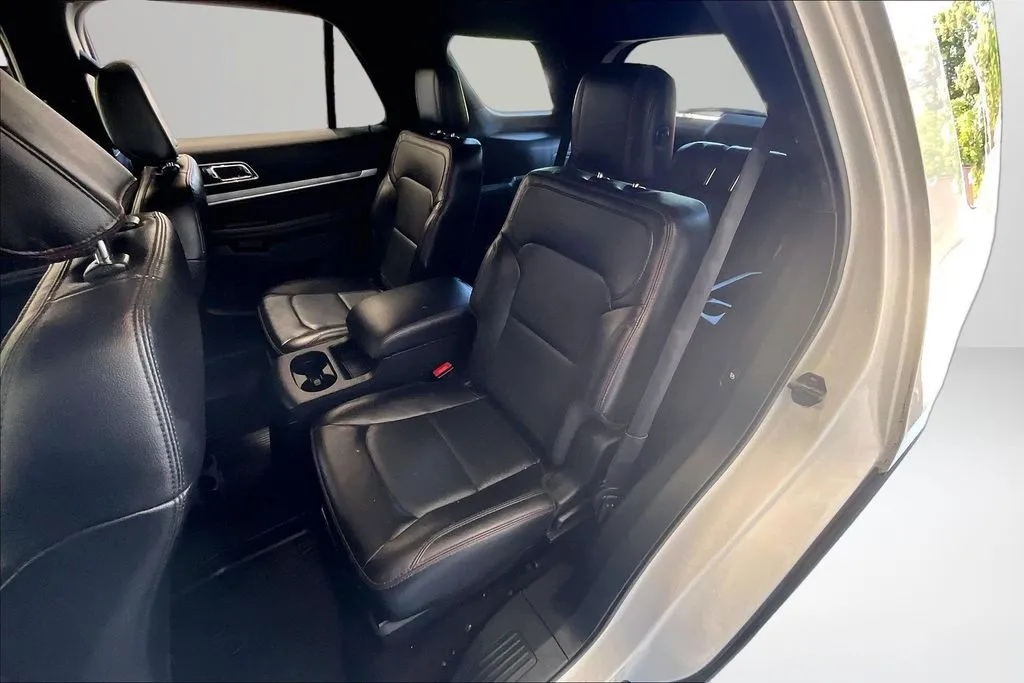 Ford Explorer photo 22