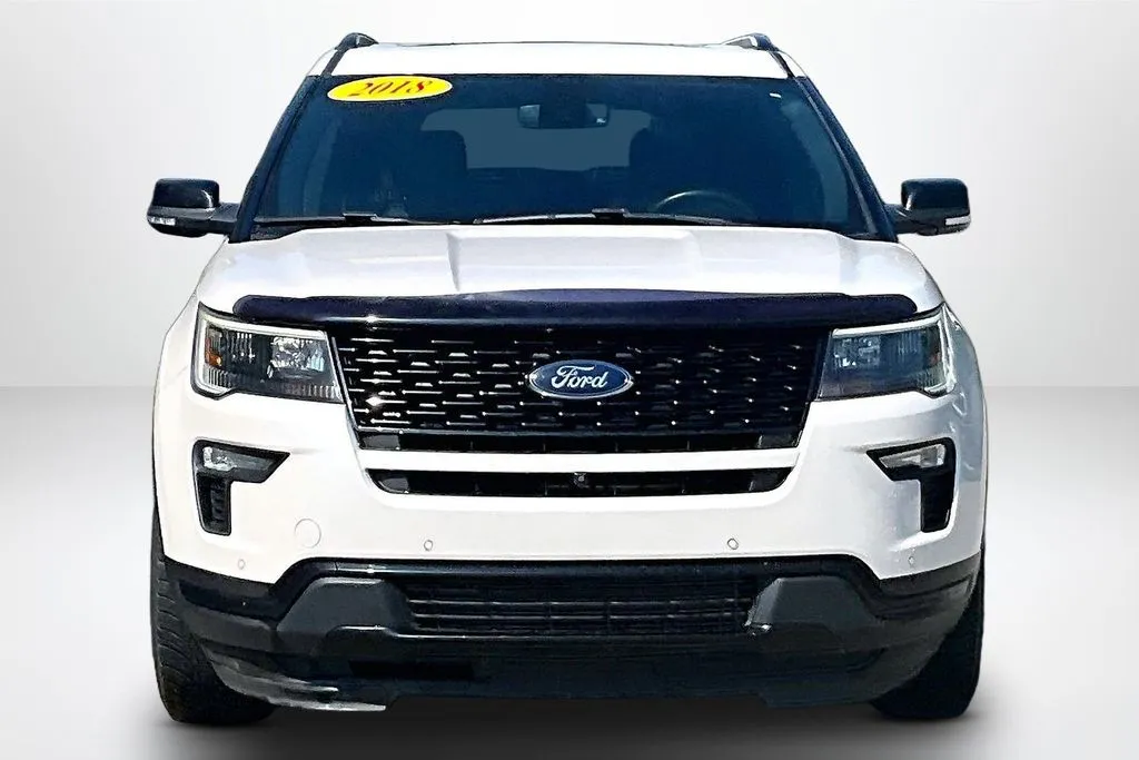 Ford Explorer photo 2
