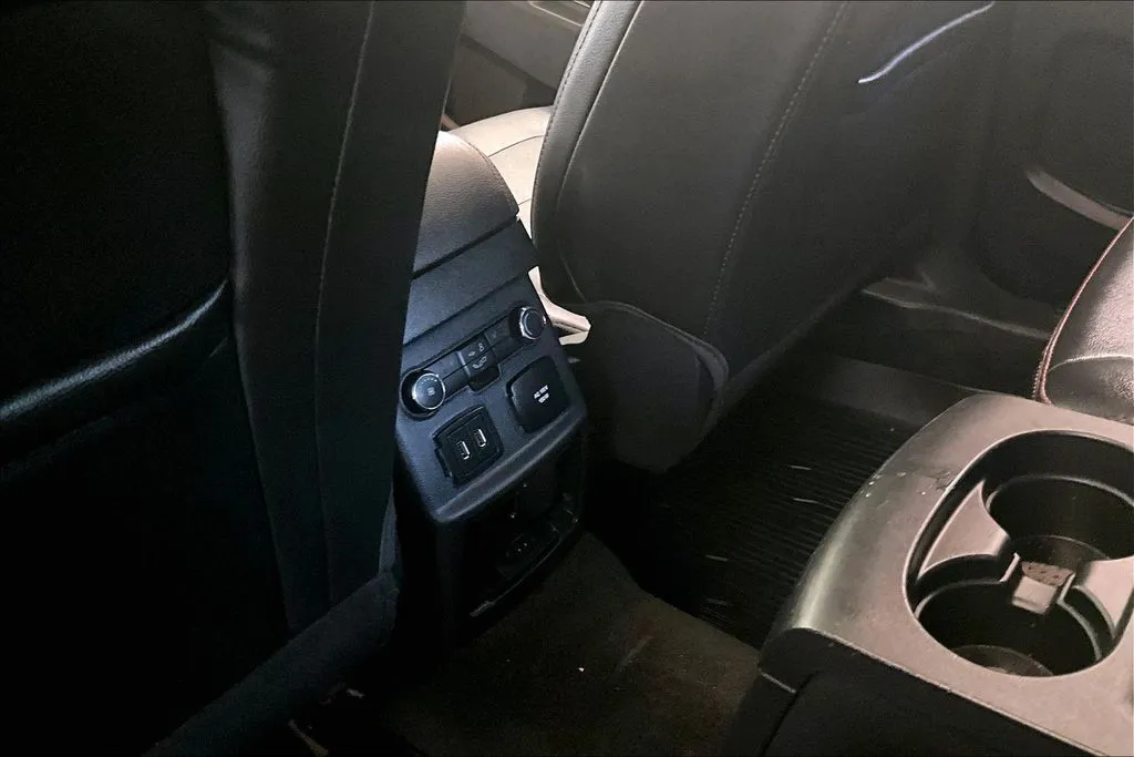 Ford Explorer photo 10