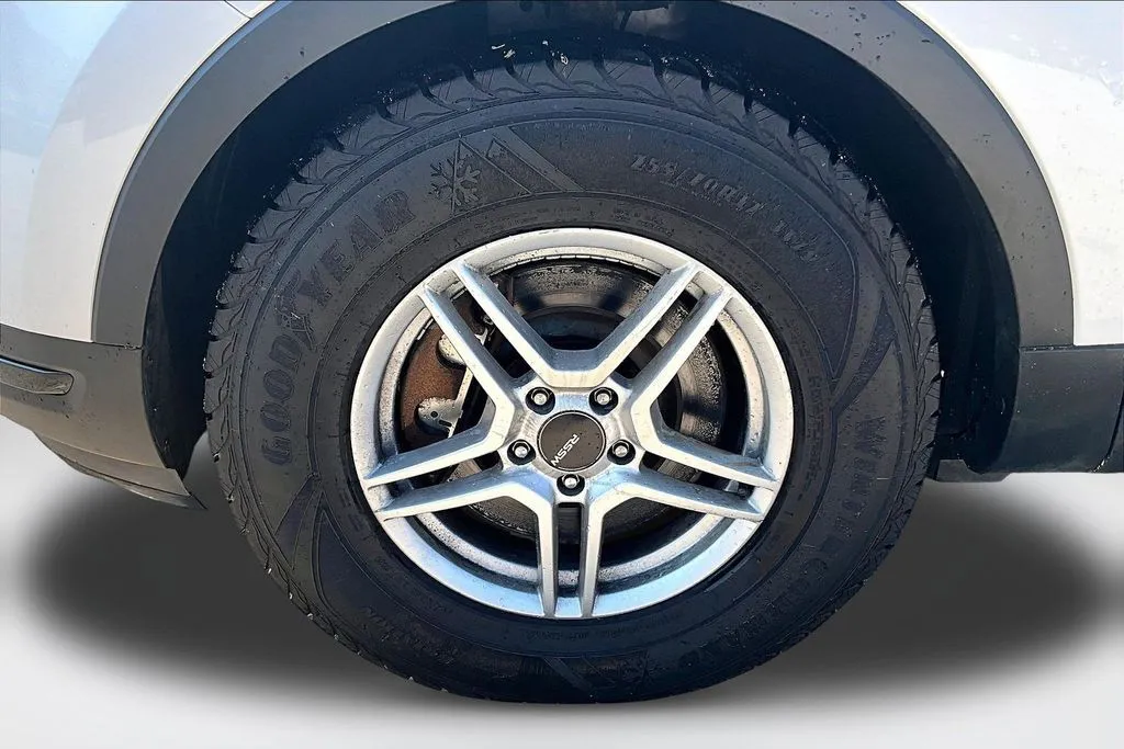 Ford Explorer photo 34