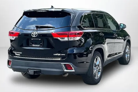 More photos of 2019 Toyota Highlander Limited at Lakeside Automotive Group, MI