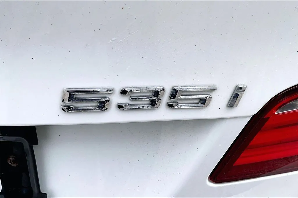 BMW 5 Series photo 22