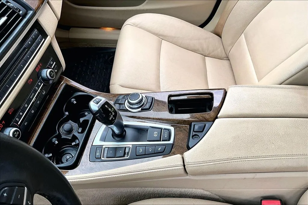 BMW 5 Series photo 16