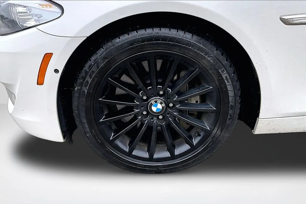BMW 5 Series photo 32