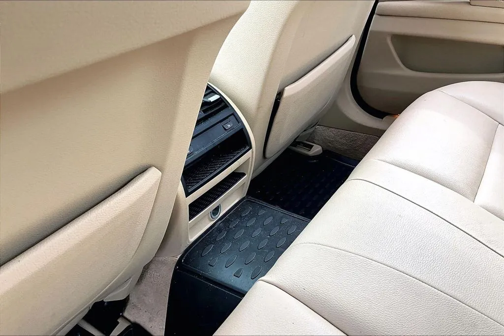 BMW 5 Series photo 10