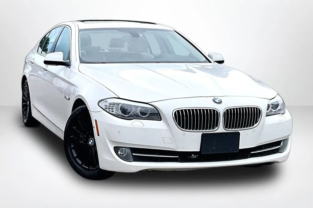 BMW 5 Series photo 3