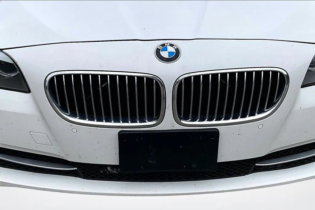 BMW 5 Series photo 31