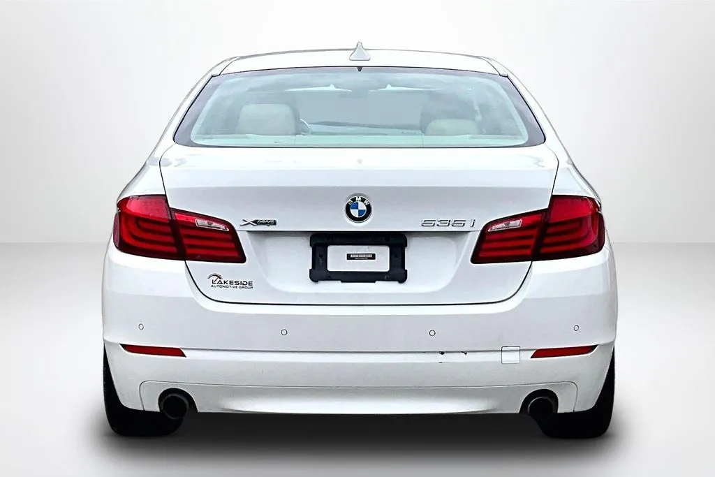 BMW 5 Series photo 6