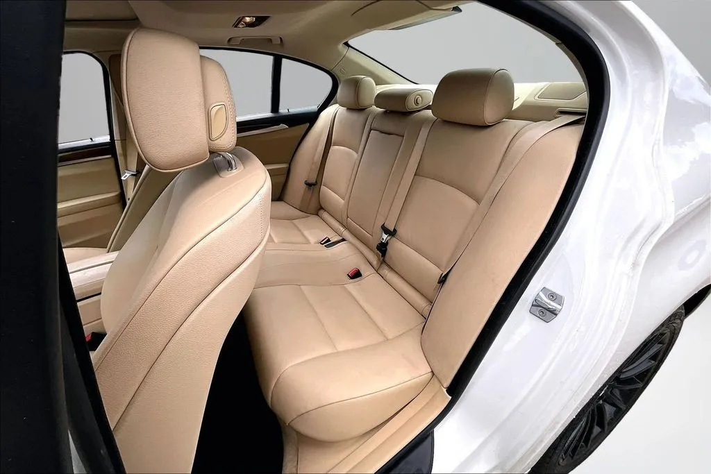 BMW 5 Series photo 20
