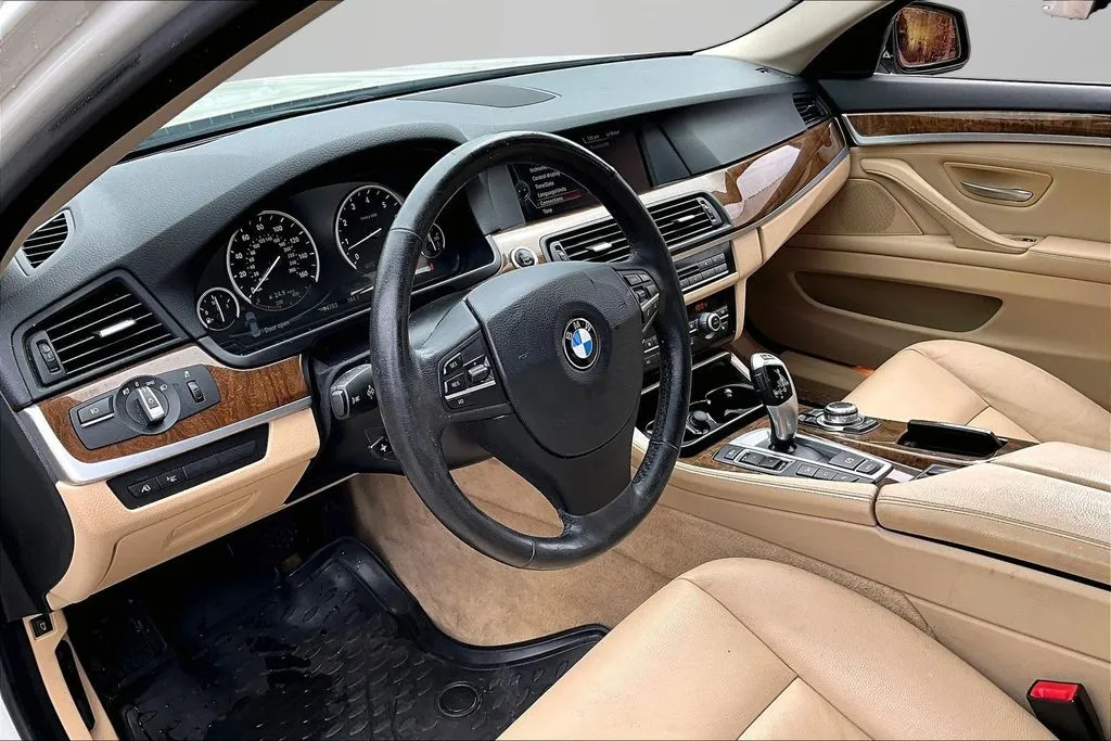 BMW 5 Series photo 15