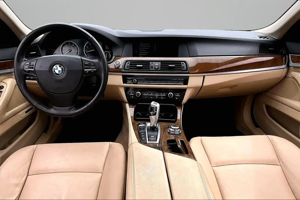 BMW 5 Series photo 7