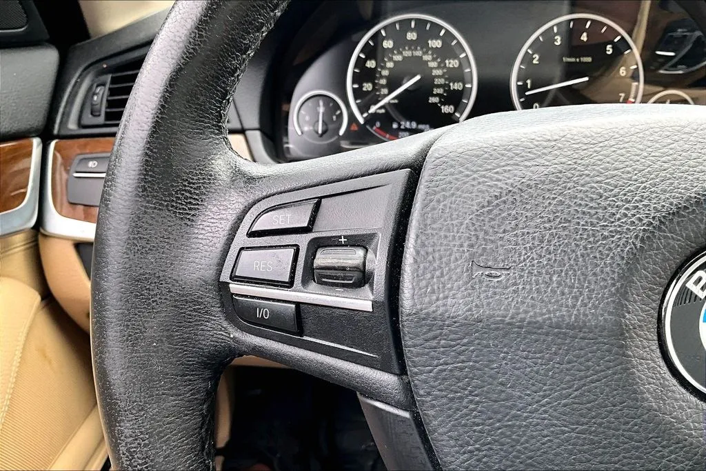 BMW 5 Series photo 11
