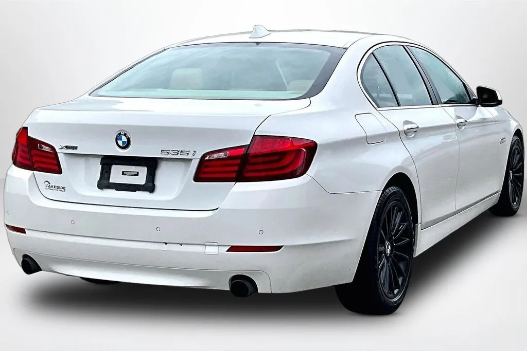 BMW 5 Series photo 5