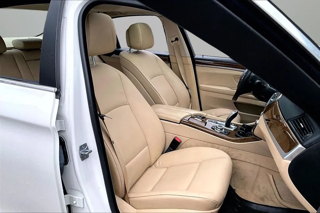 BMW 5 Series photo 27