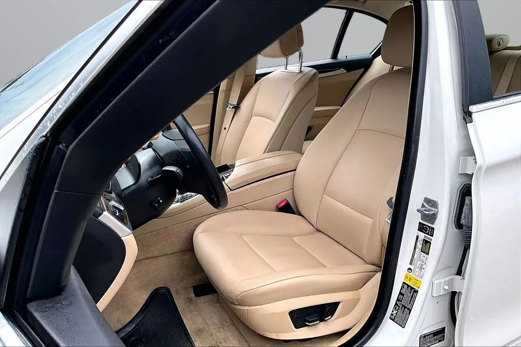 BMW 5 Series photo 19
