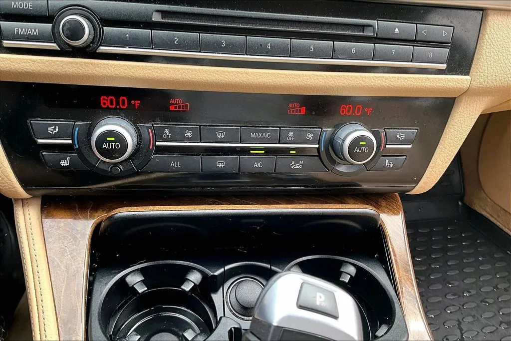BMW 5 Series photo 14