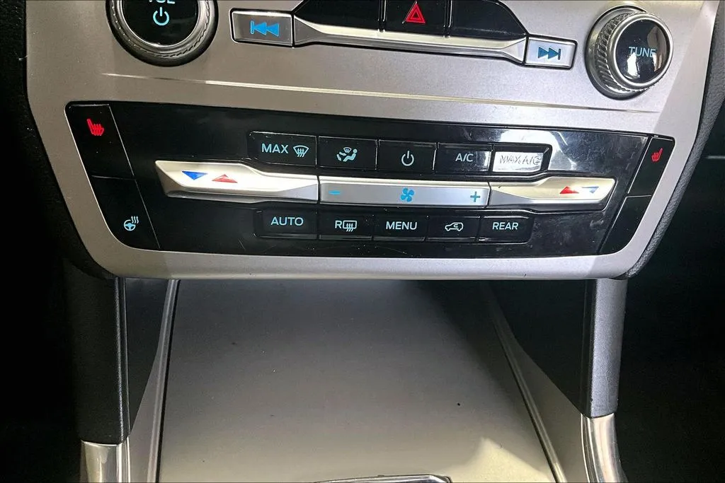 Ford Explorer photo 15