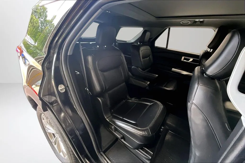 Ford Explorer photo 24