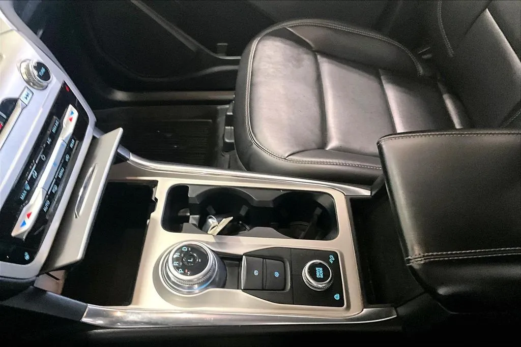 Ford Explorer photo 18