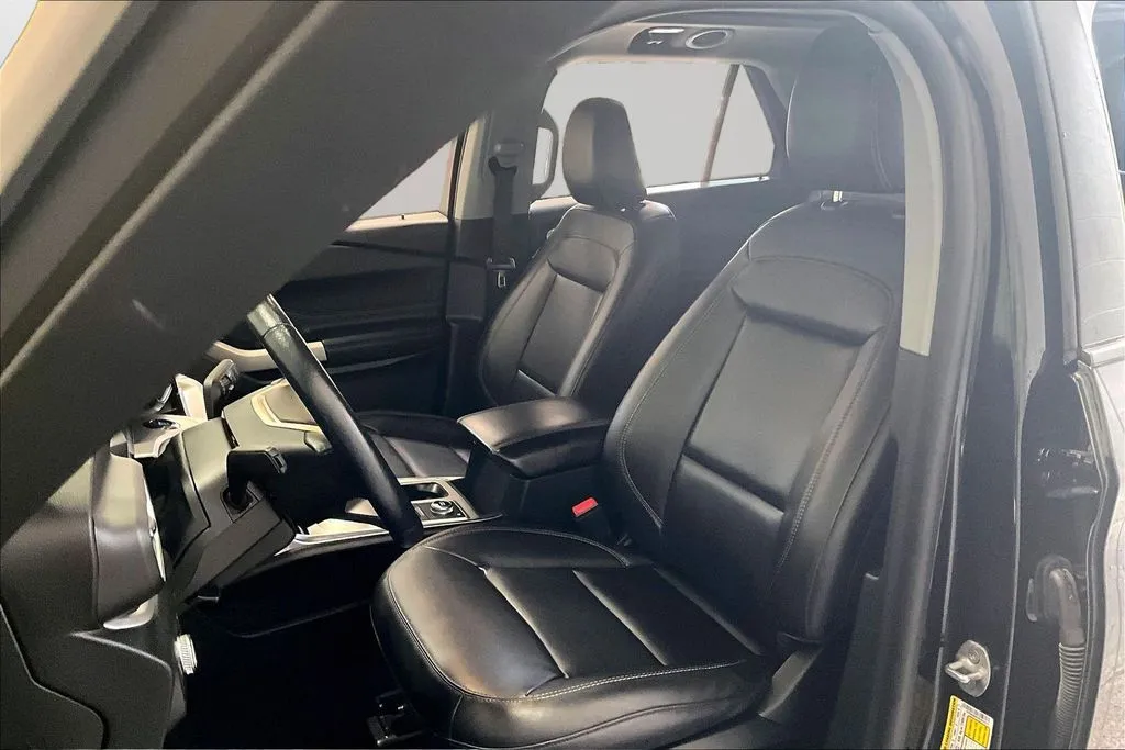 Ford Explorer photo 21