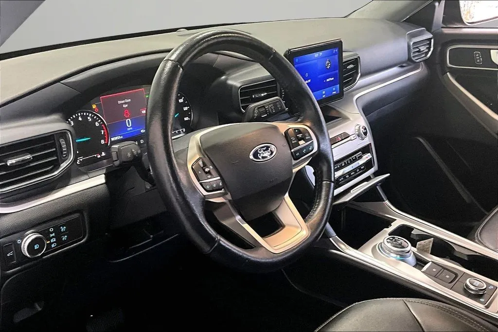 Ford Explorer photo 17